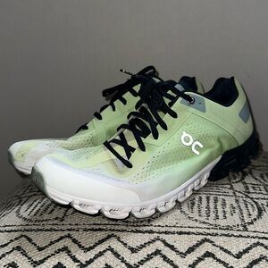 ON Cloudflow runningg shoes